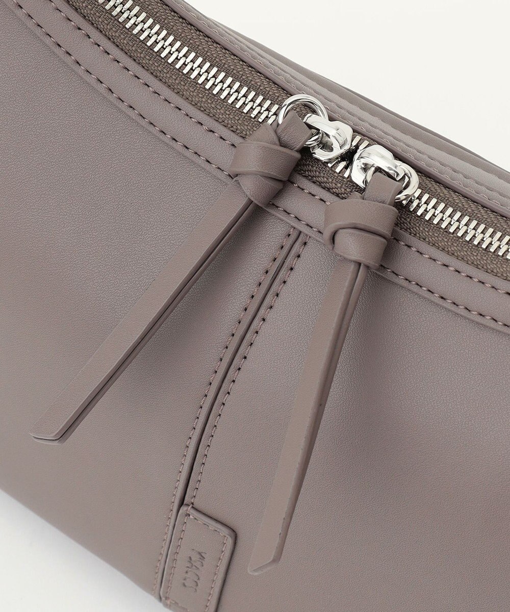 Y'SACCS ハーフムーンボディショルダーバッグ 