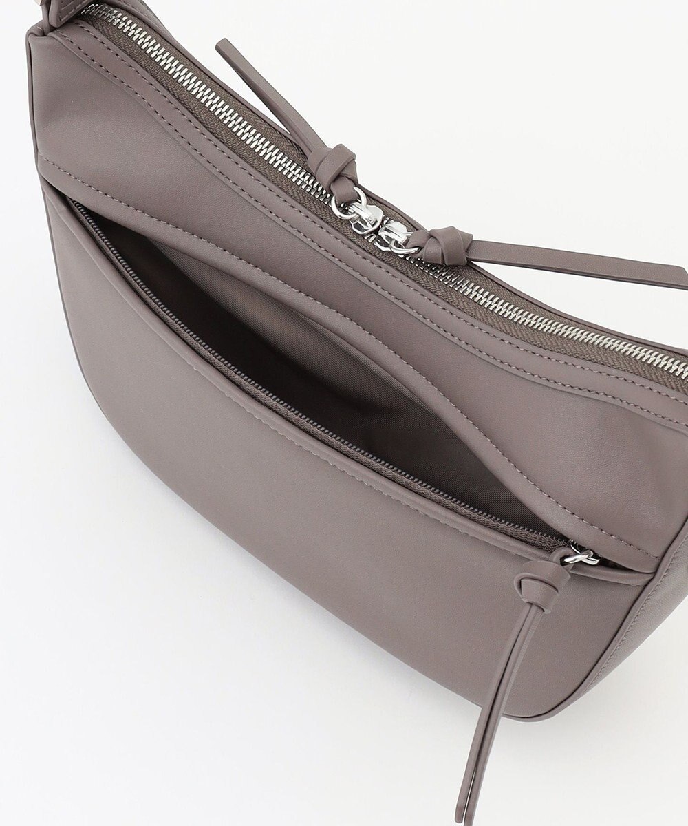 Y'SACCS ハーフムーンボディショルダーバッグ 