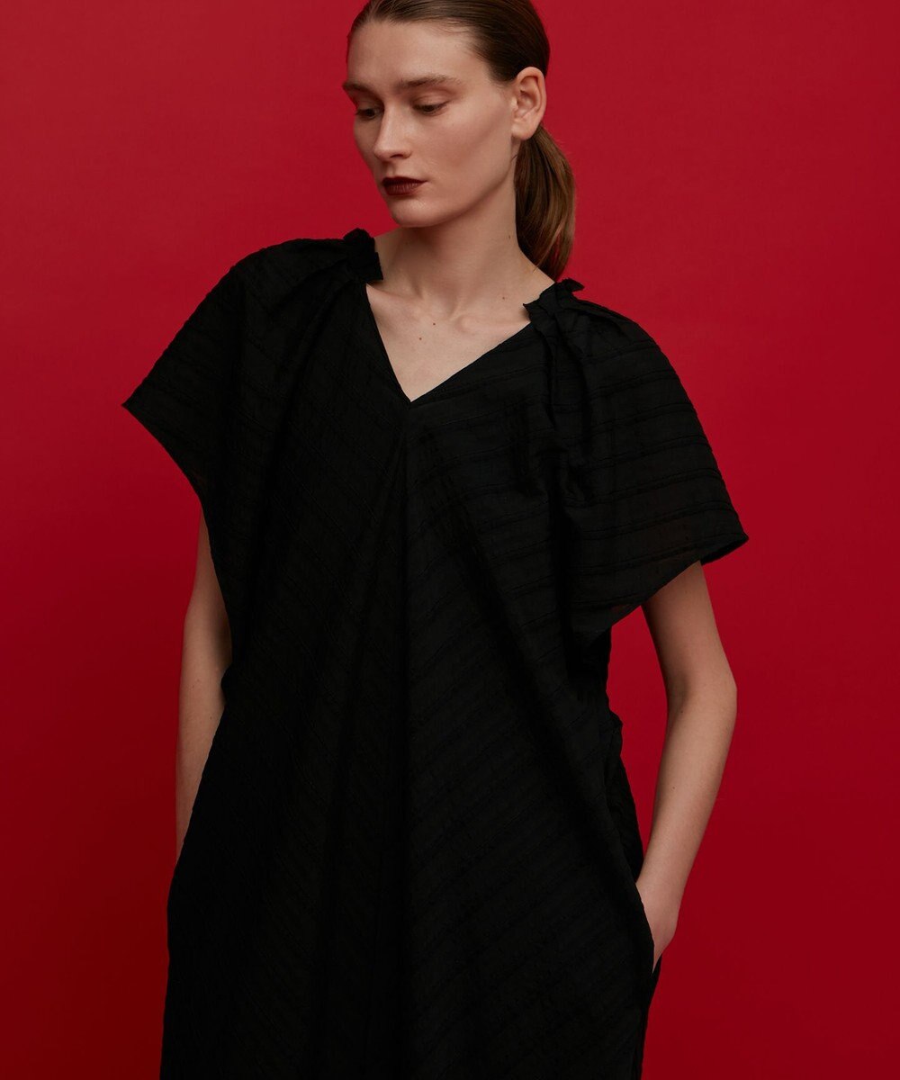 BEIGE， VIVIENNE / Vネックワンピース 