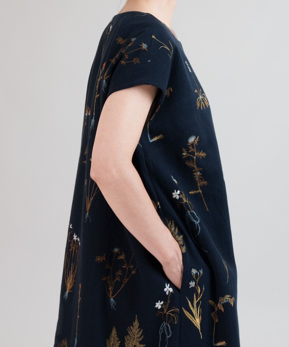 muuc ボタニカル刺繍のワンピースドレス 