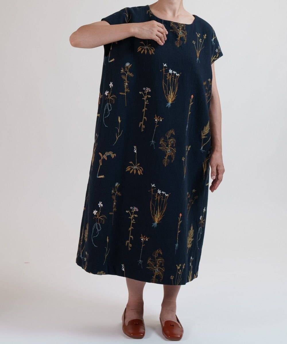muuc ボタニカル刺繍のワンピースドレス 
