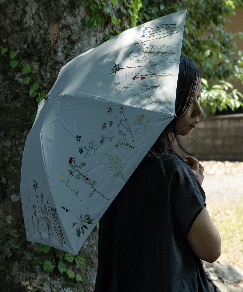 AND WOOL 〈一級遮光生地・晴雨兼用〉ボタニカル刺繍の日傘 （折りたたみ傘タイプ） 