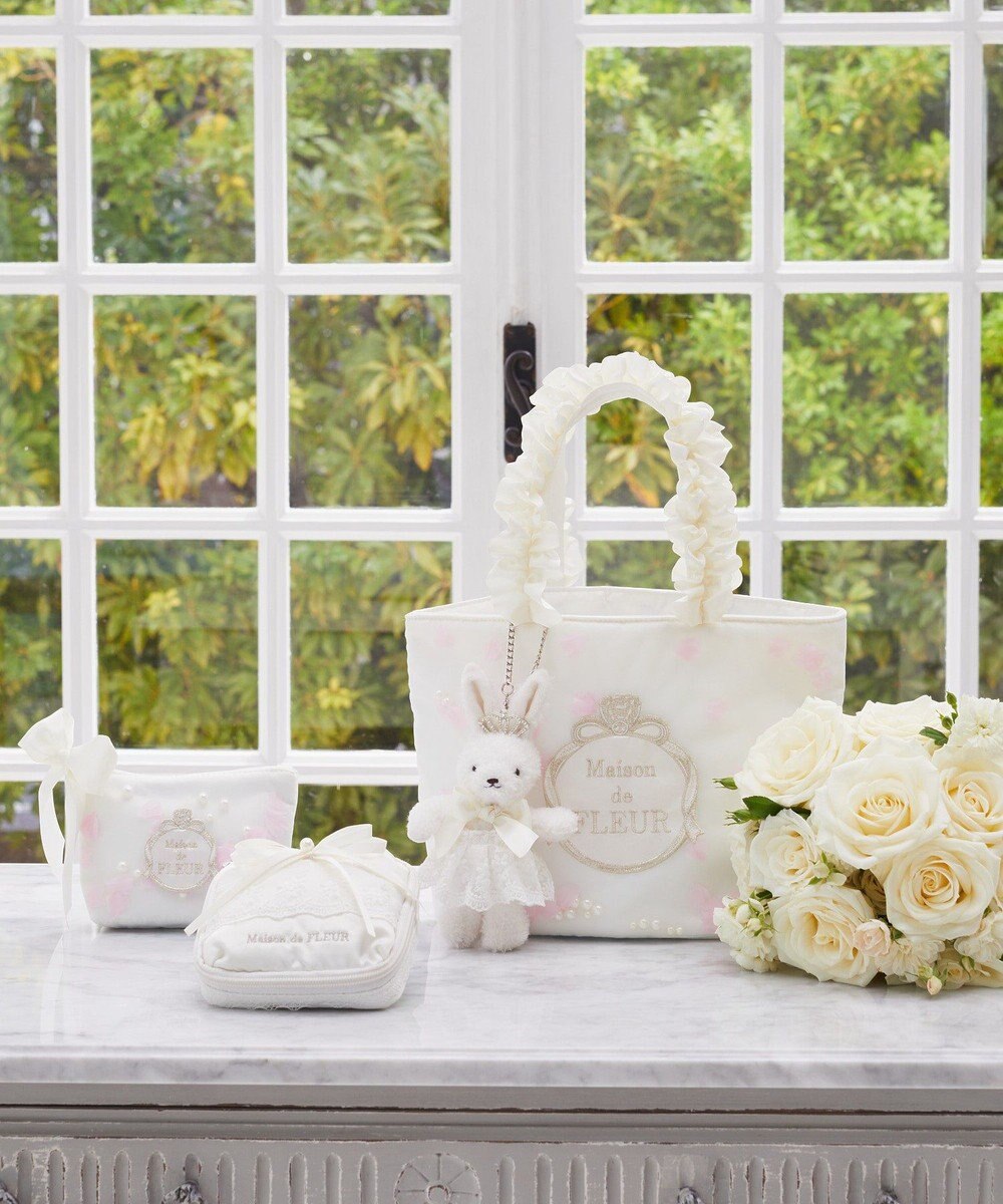 Maison de FLEUR マリエペタルパールポーチ 