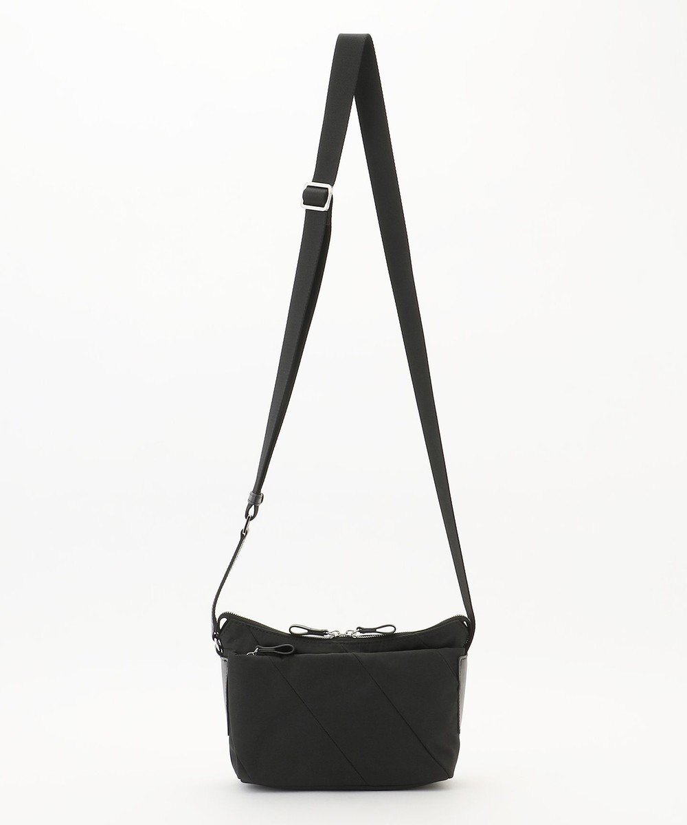 Y'SACCS ストリームラインポシェット 