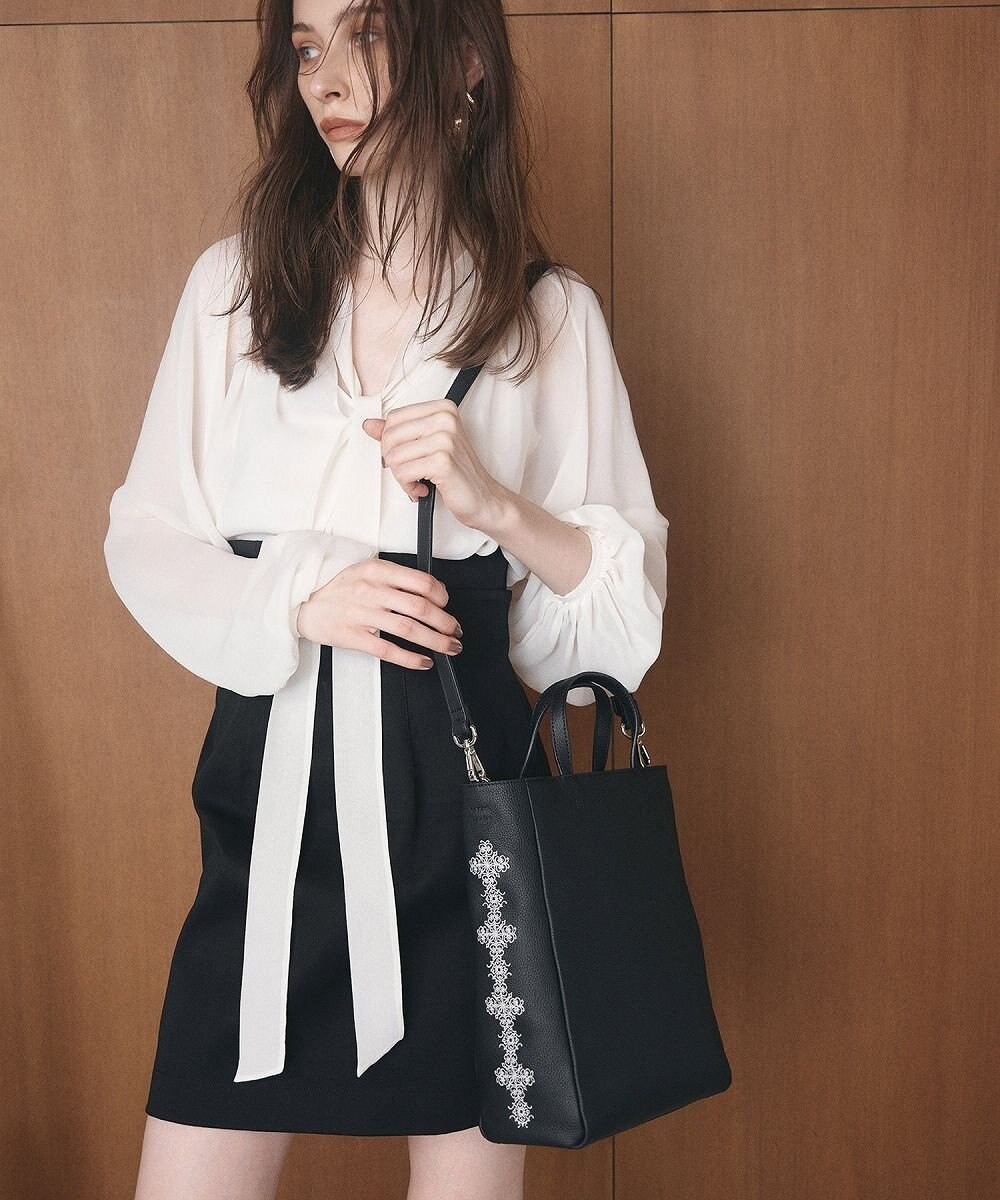 TOPKAPI 【TREASURE TOPKAPI】シュリンクレザー レース 刺しゅう ショルダー付 トートバッグ 