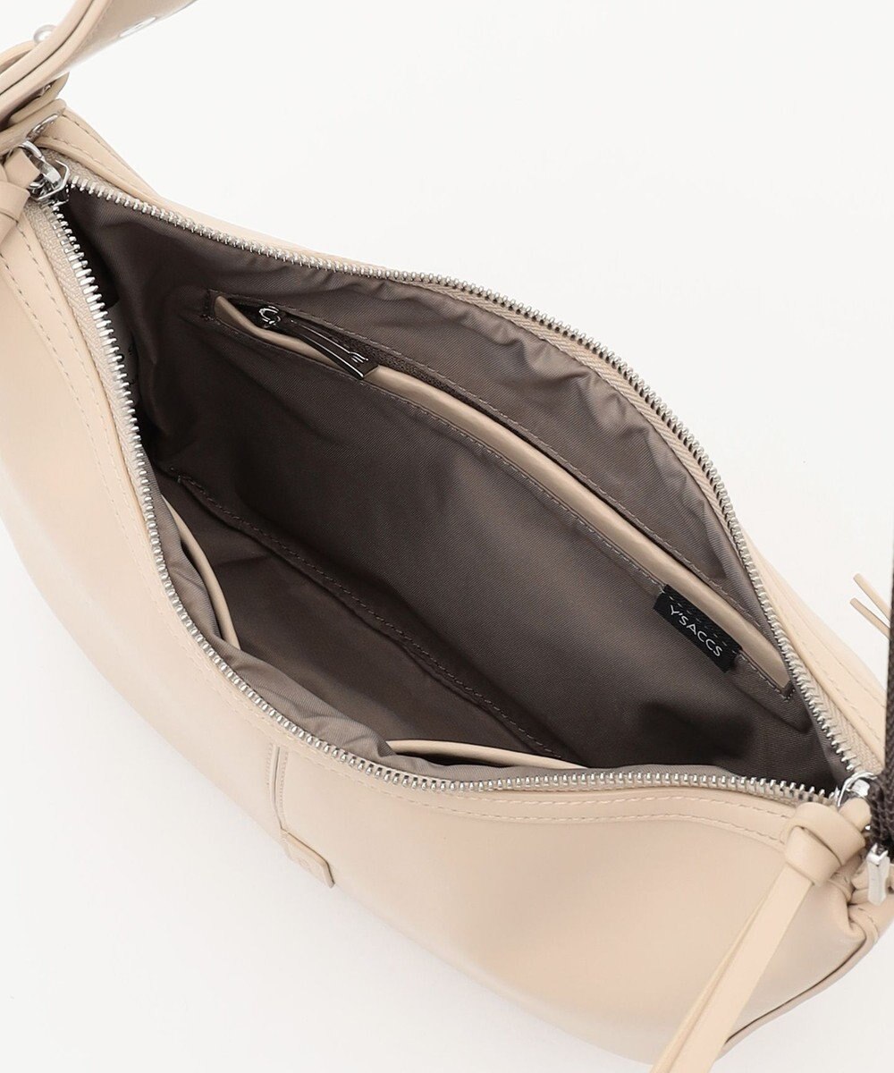 Y'SACCS ハーフムーンボディショルダーバッグ 