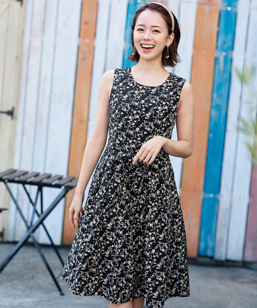 Tiaclasse 【洗える】大人華やかなノースリーブ花柄ワンピース 