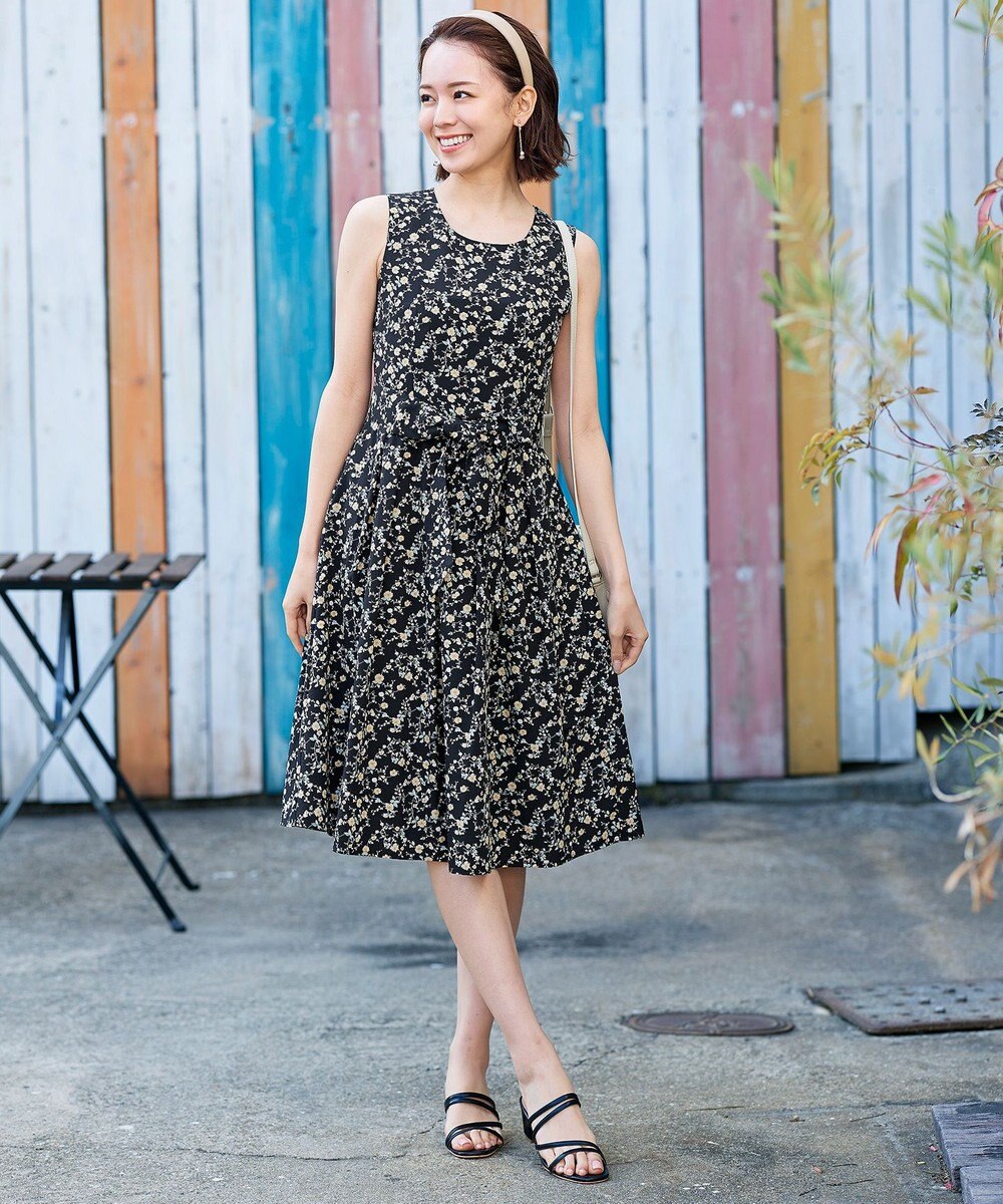 Tiaclasse 【洗える】大人華やかなノースリーブ花柄ワンピース 