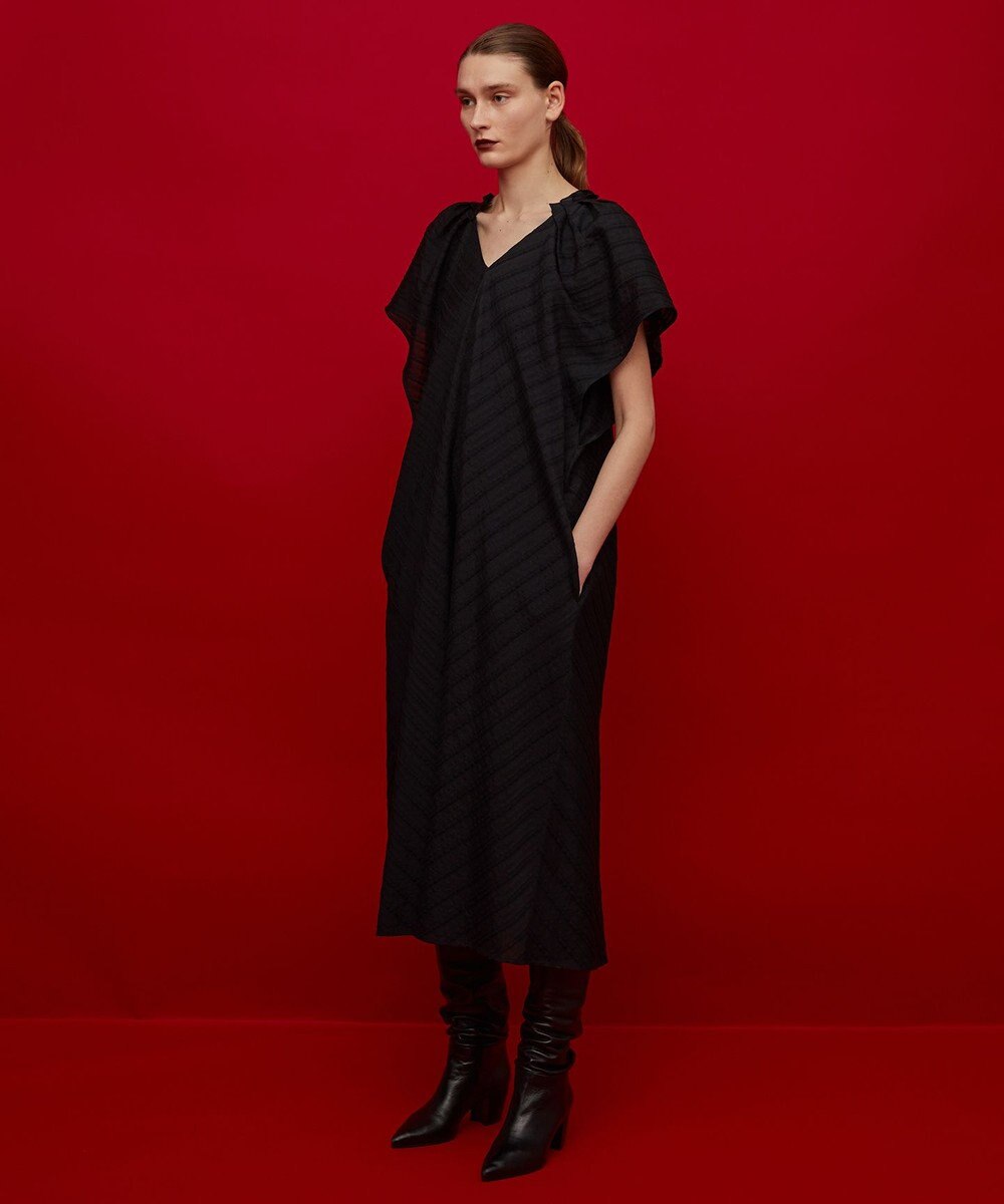 BEIGE， VIVIENNE / Vネックワンピース 