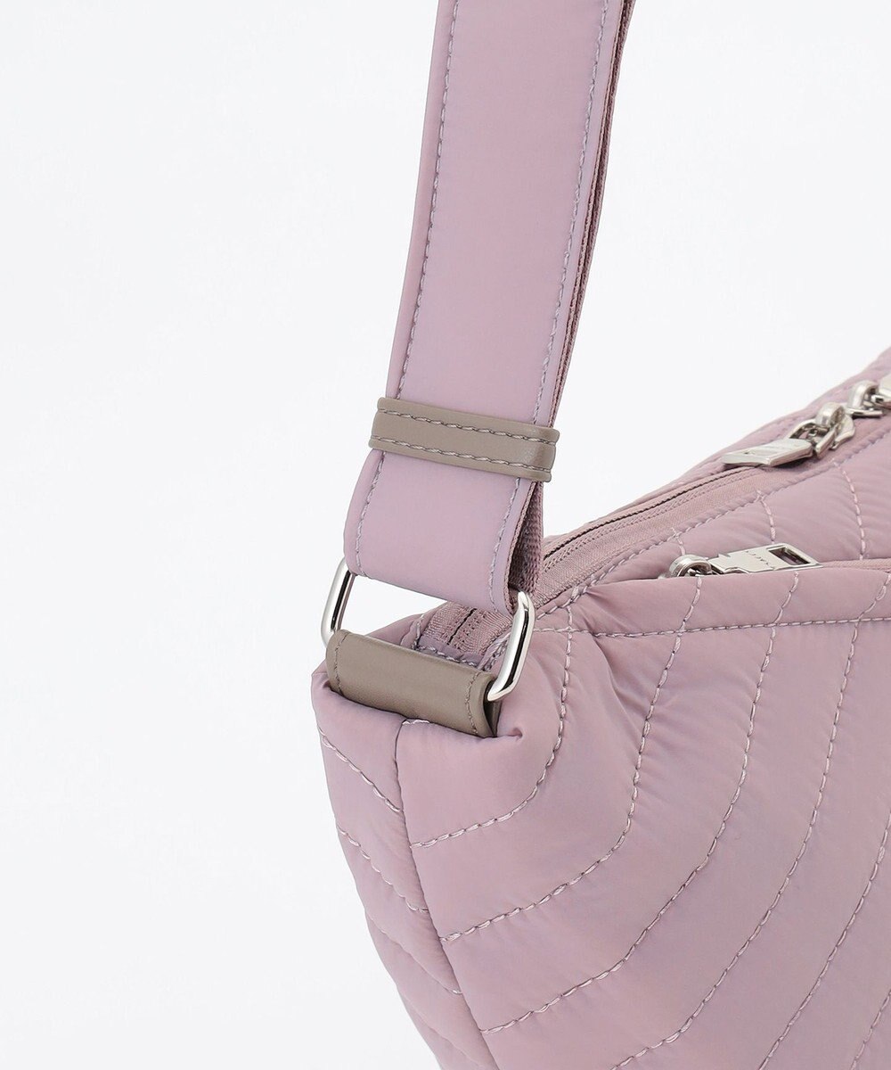 Y'SACCS ナイロンキルティングボディバッグ 