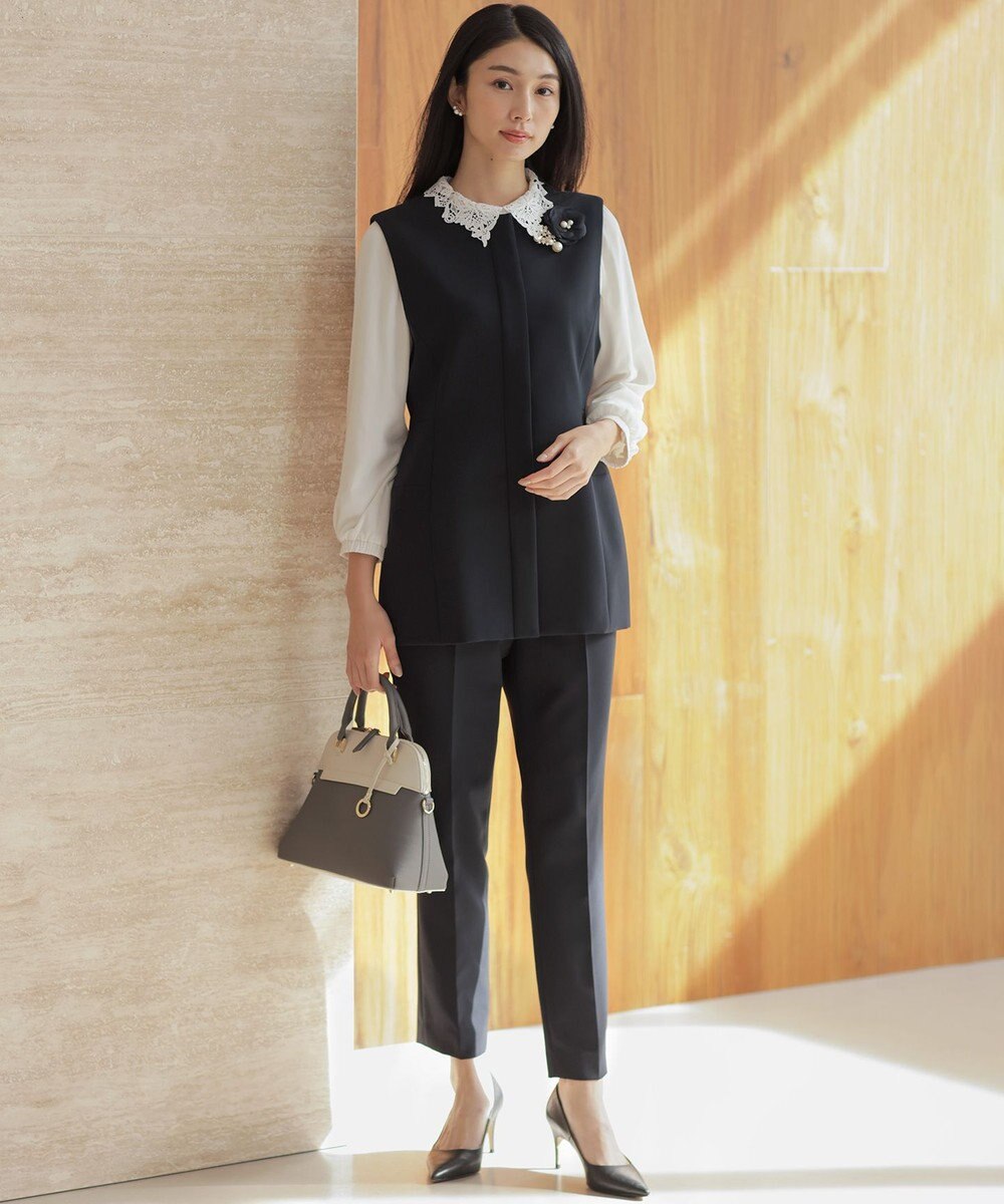 組曲 L 【KUMIKYOKU NAVY】コンフォータブルドレープ フリルテーパードパンツ 