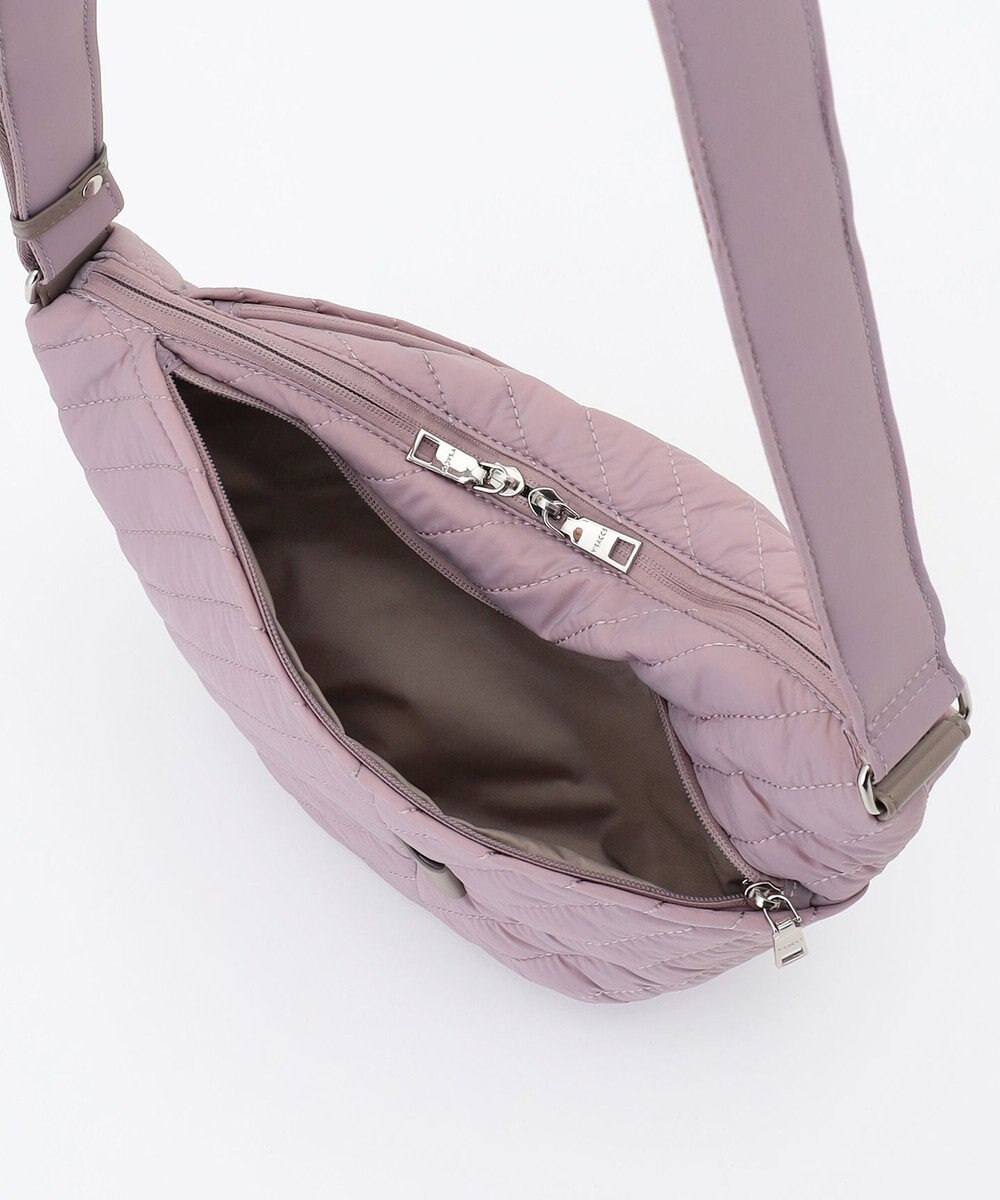 Y'SACCS ナイロンキルティングボディバッグ 