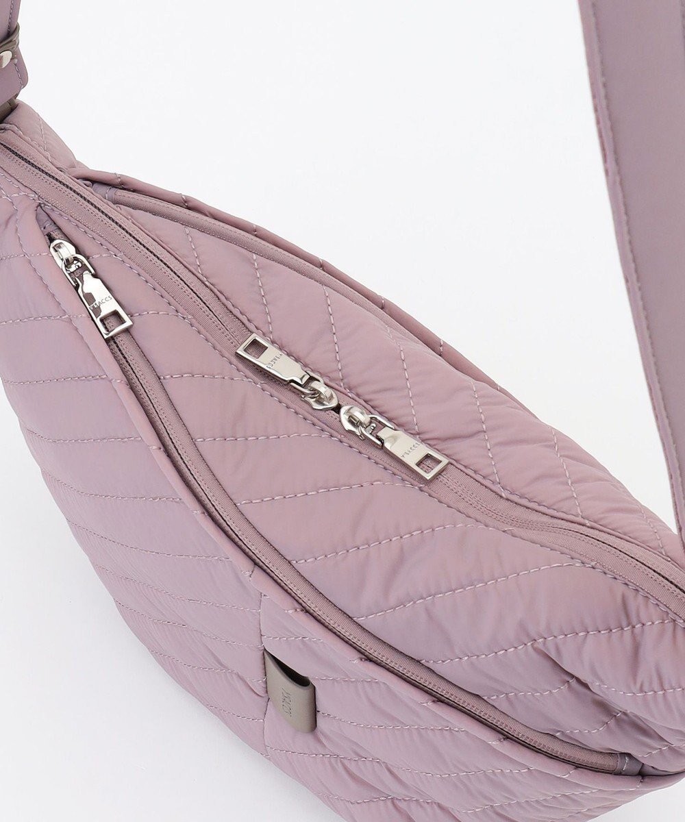 Y'SACCS ナイロンキルティングボディバッグ 