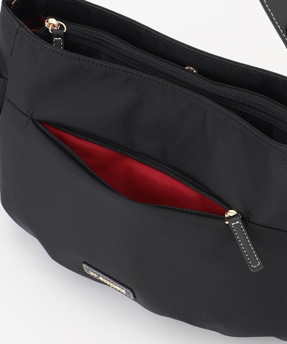 LA BAGAGERIE ポリエステルキャンバス　タックショルダー 