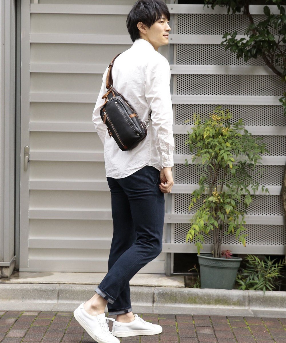 UNBILLION Otias シュリンクレザーオイル仕上げタテ型ボディバッグ 