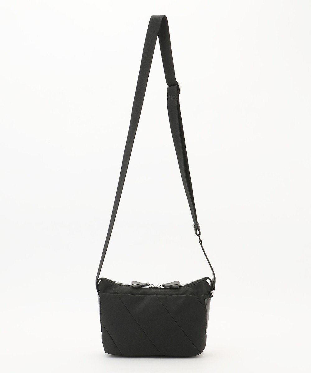 Y'SACCS ストリームラインポシェット 