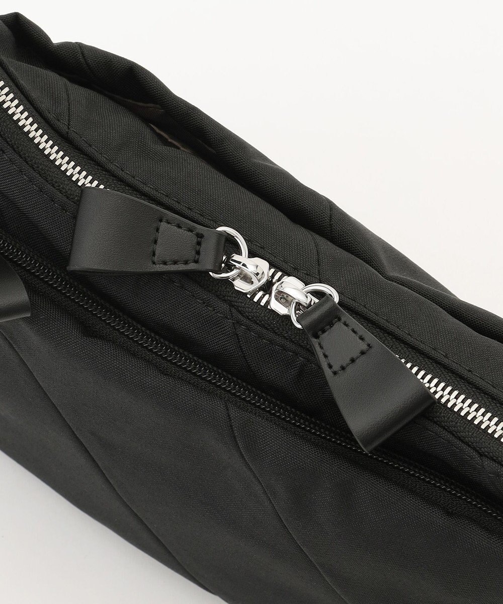 Y'SACCS ストリームラインポシェット 