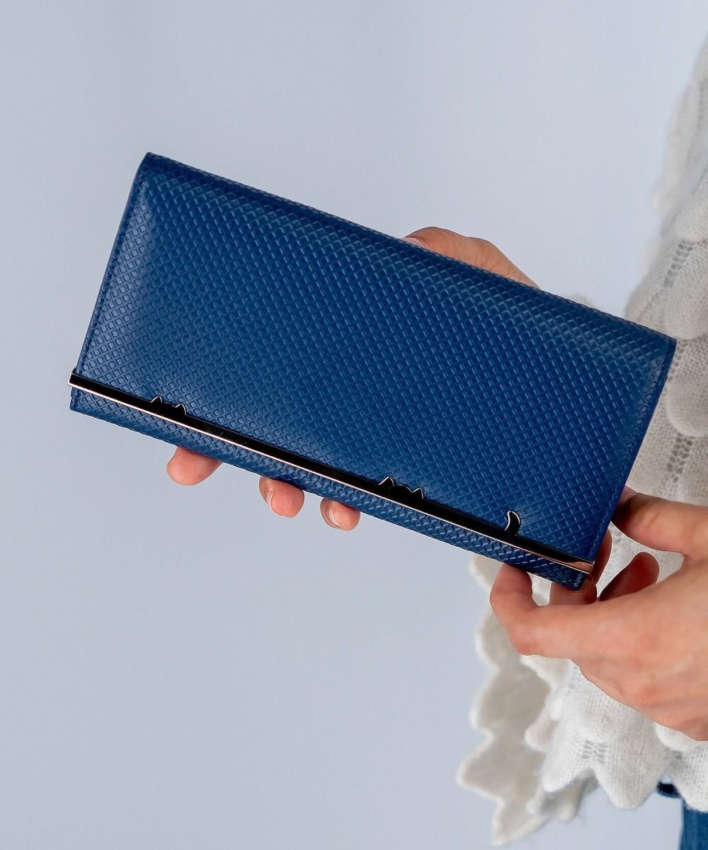 tsumori chisato CARRY クロスエンボス かぶせ長財布 