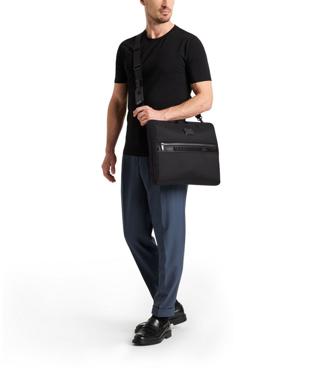 TUMI ALPHA BRAVO 「フェルカー」 17インチ・ラップトップ・キャリア 