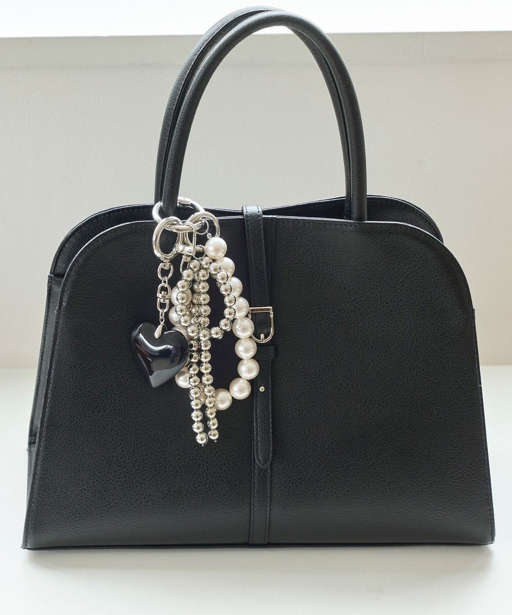 Phoebe ボリュームボールストラップチャーム　パール 