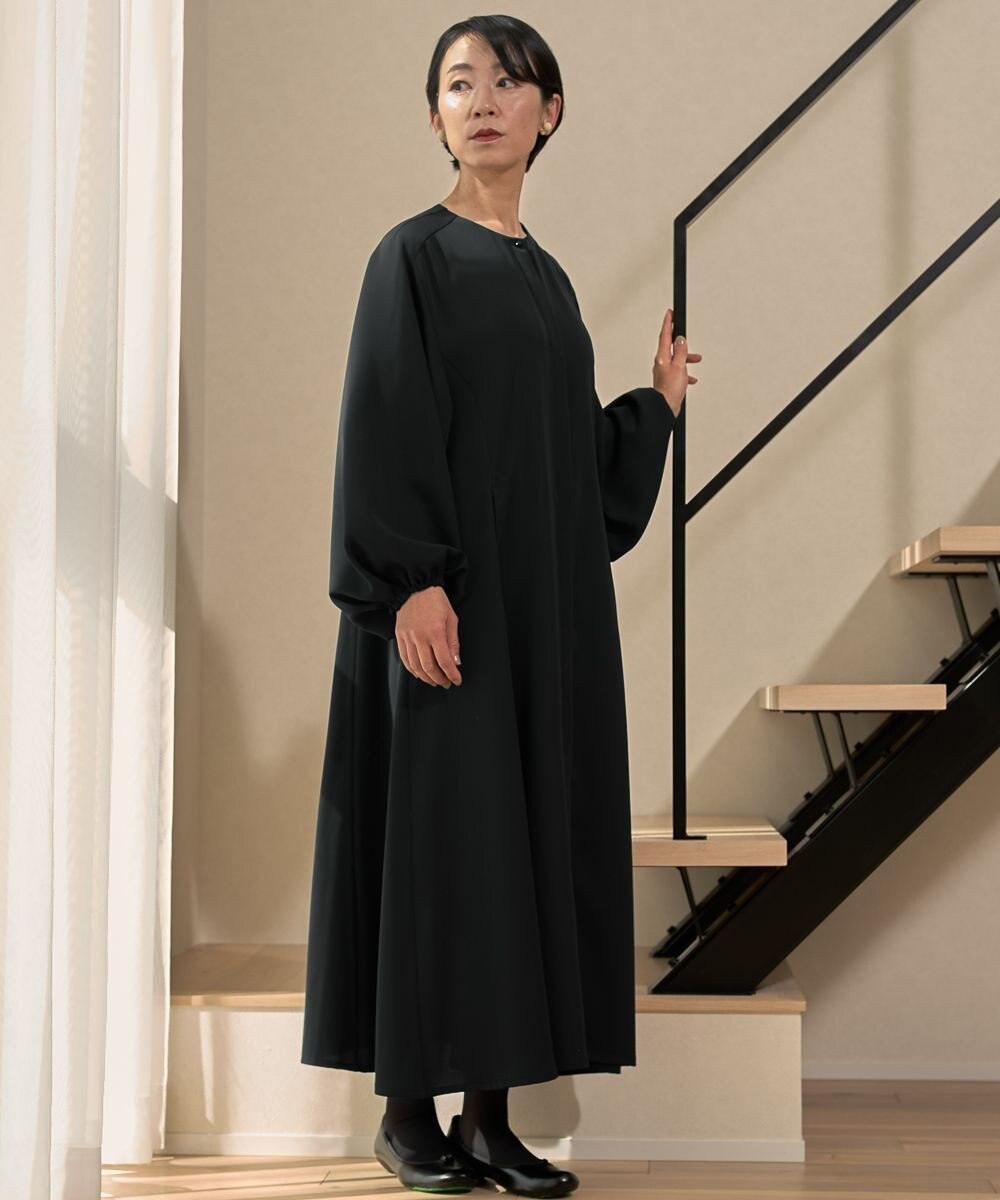 muuc ブラックフォーマルドレス〈礼服・ 喪服・日本製・オールシーズン〉〈上品なAライン・袖口ゴム・体型カバー・美しい落ち感〉〈冠婚葬祭・卒入学・日常着・前開き羽織り〉 