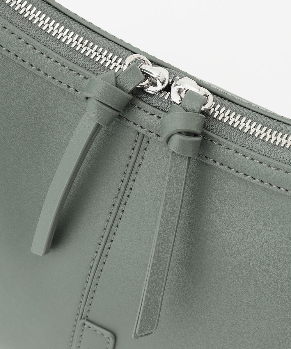 Y'SACCS ハーフムーンボディショルダーバッグ 