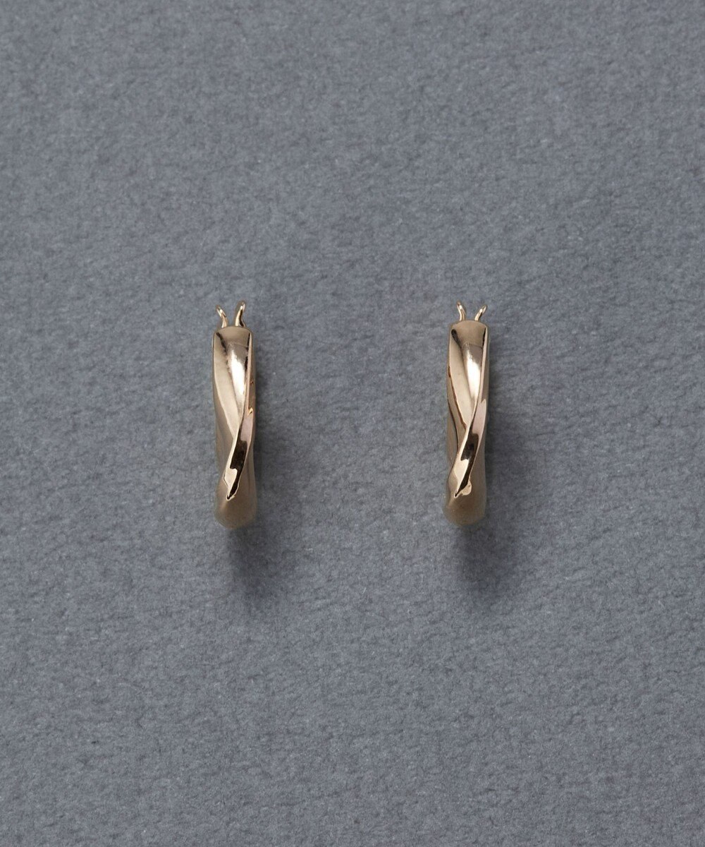 Phoebe 【金属アレルギー対応】ウェーブフープセラミックピアス　シャンパンゴールド 