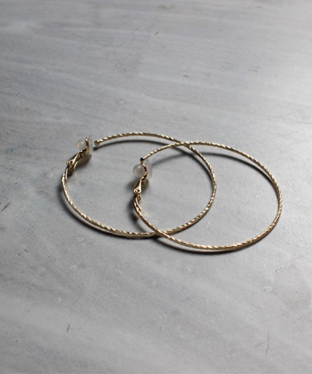 Phoebe ≪雑誌掲載商品≫ツイストラインフープイヤリング　ゴールド 