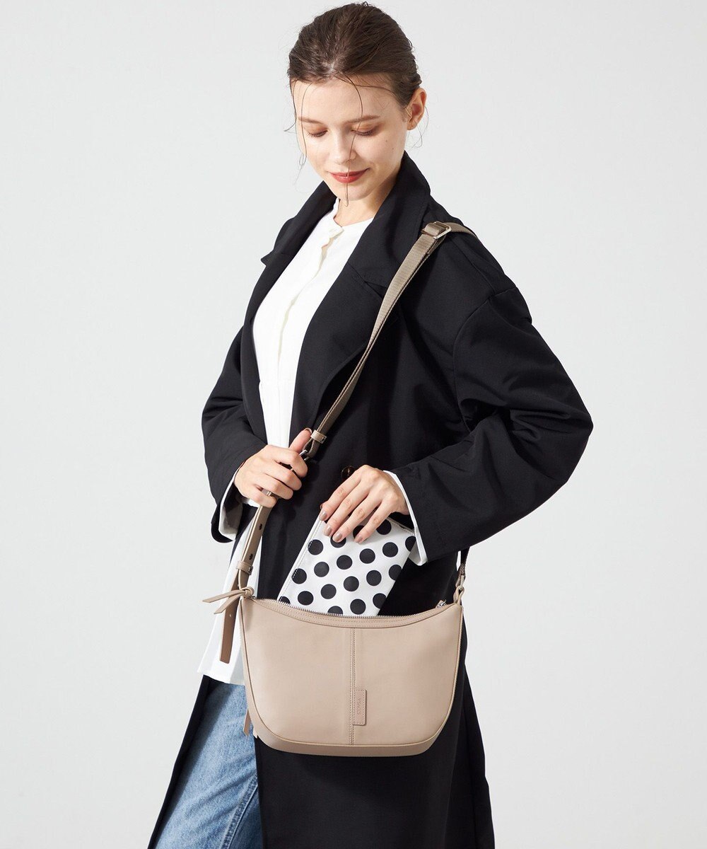 Y'SACCS イタリアンシープ　マルチポーチ付き　ホーボーバッグ 