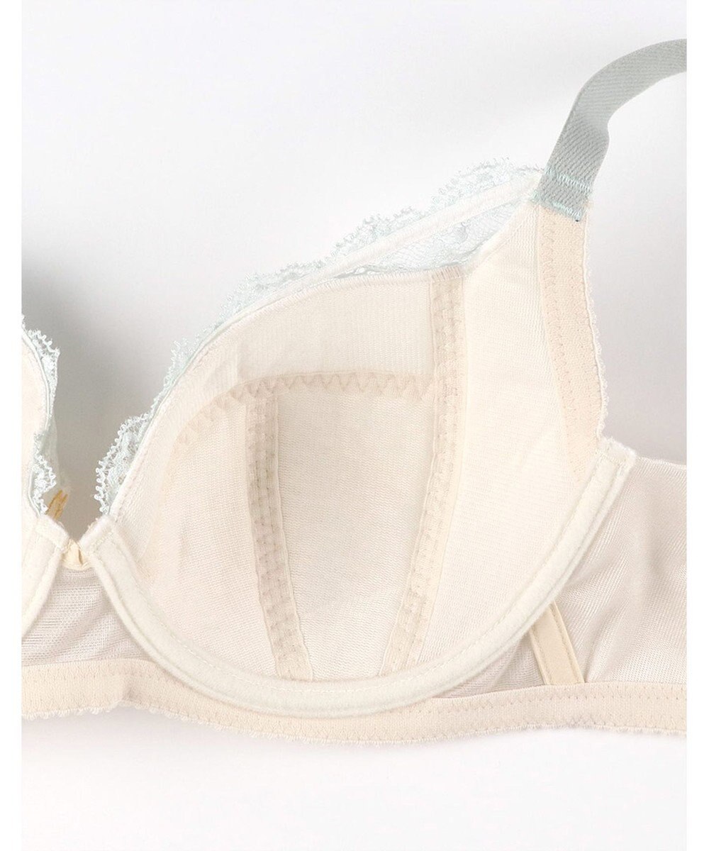 WACOAL 【小さく見せるブラ】 レーシィ ブラジャー 着やせ効果 コンパクトにメイク バストの突出をおさえる 背中の段差を軽減 大きいサイズ レディース BRB453 /ワコール 