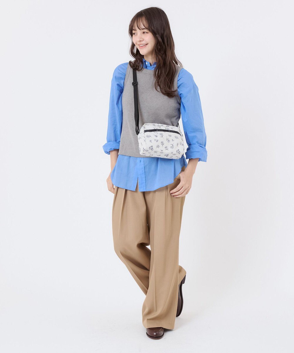LeSportsac DANIELLA CROSSBODY/インクスケッチドフローラルアイボリー 