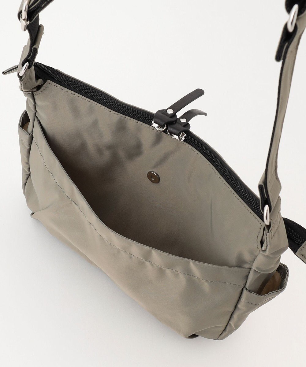 Y'SACCS トリプルポケットベーシックショルダー 