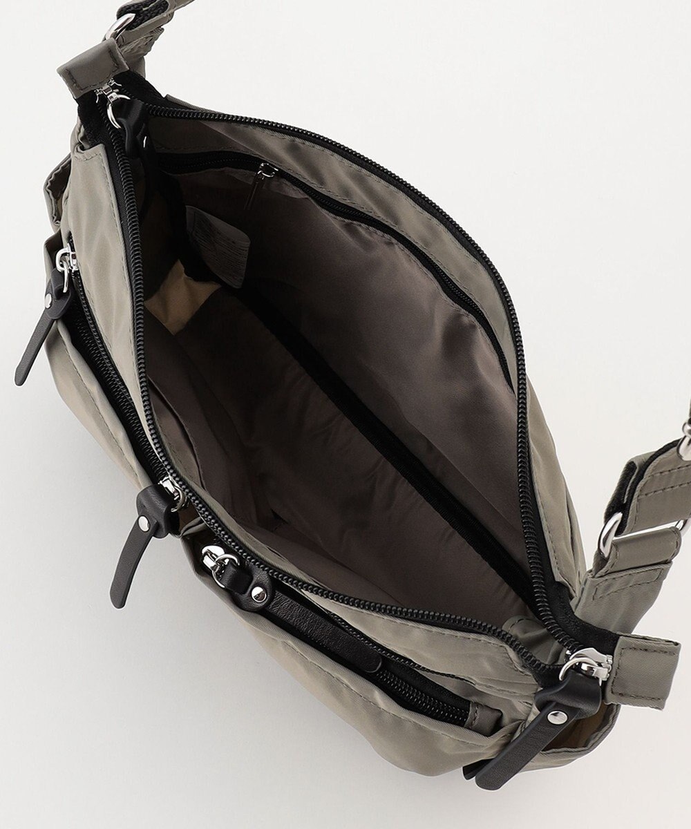 Y'SACCS トリプルポケットベーシックショルダー 