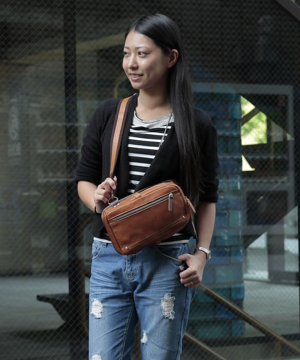 UNBILLION Otias シュリンクレザーオイル仕上げタテ型ボディバッグ 