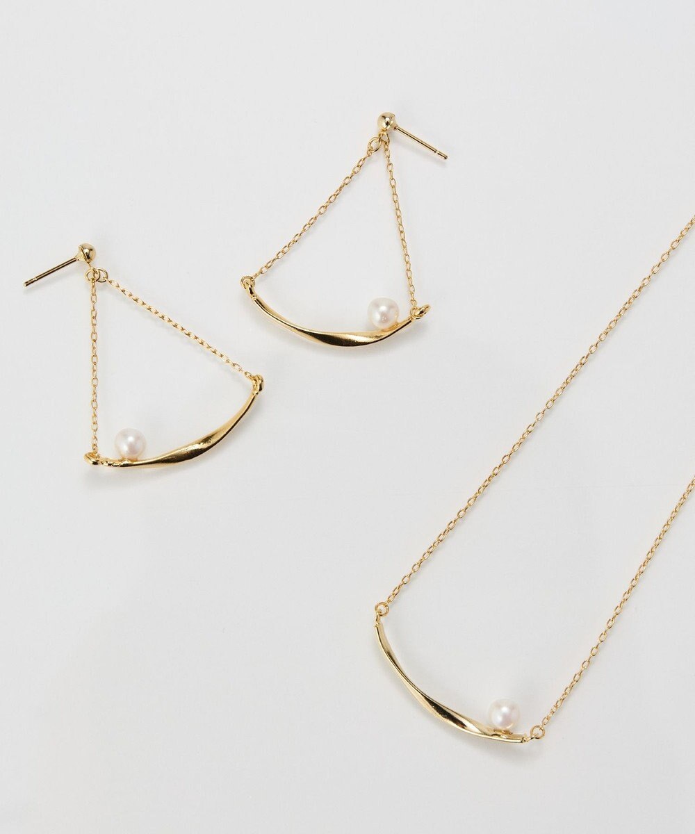 Phoebe 【金属アレルギー対応】スライヴパールトライアングルピアス　ゴールド/ニッケルフリー 