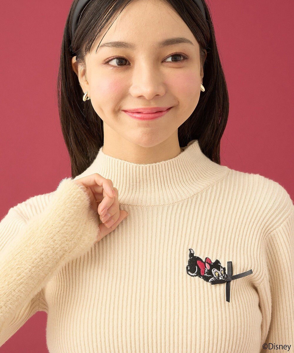 earth music&ecology Ｄｉｓｎｅｙ／フィガロ刺繍袖フェザーニット 