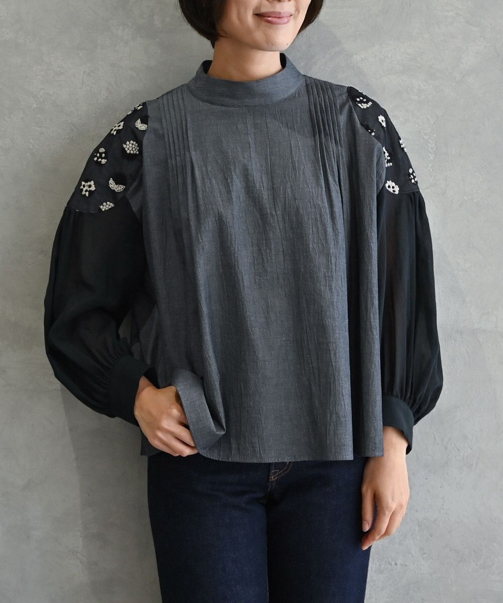 muuc 〈遠州織物の工場で織られた上質なコットン生地〉〈オーガニックコットン〉〈チュール素材に花刺繍〉あじさい小花刺繍ブラウス 