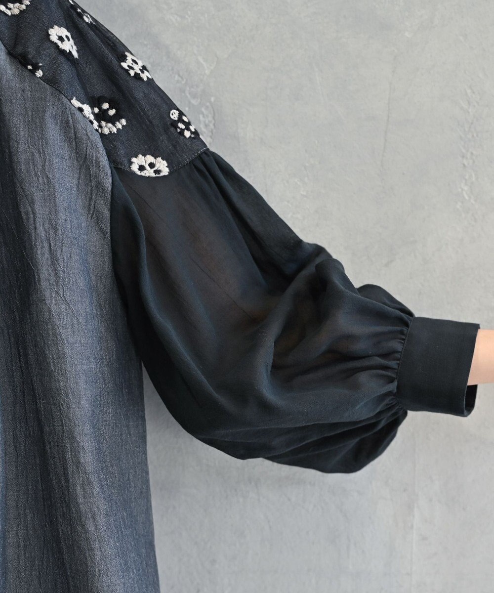 muuc 〈遠州織物の工場で織られた上質なコットン生地〉〈オーガニックコットン〉〈チュール素材に花刺繍〉あじさい小花刺繍ブラウス 