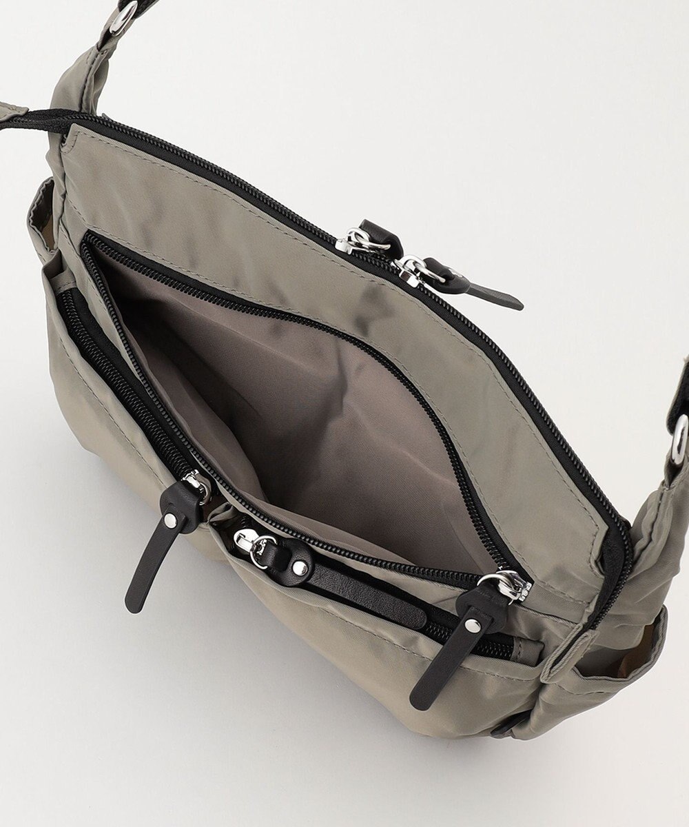 Y'SACCS トリプルポケットベーシックショルダー 