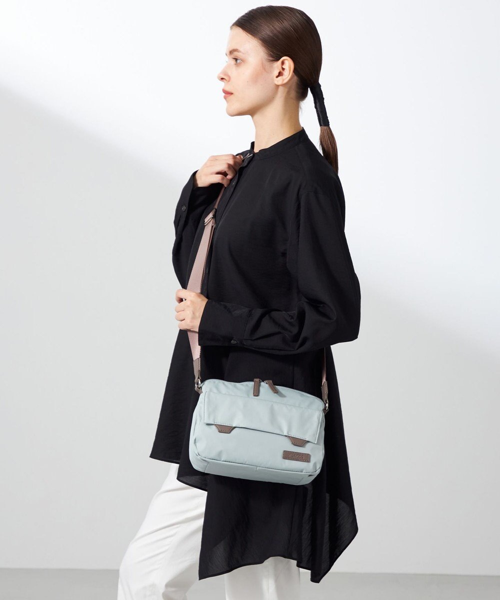 Y'SACCS ダブルタブ　トラベルポシェット 