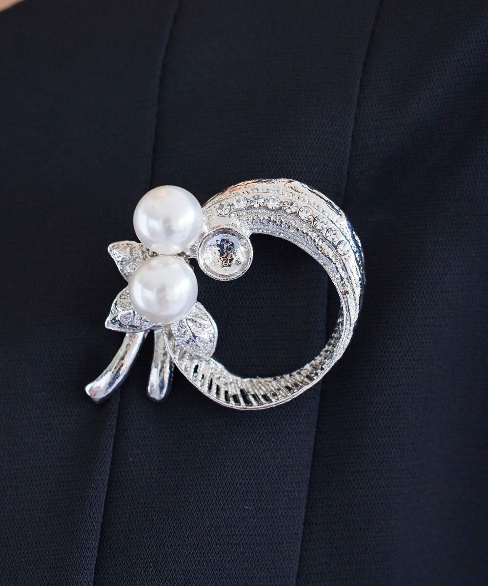 Tiaclasse パール＋リボンブローチ 