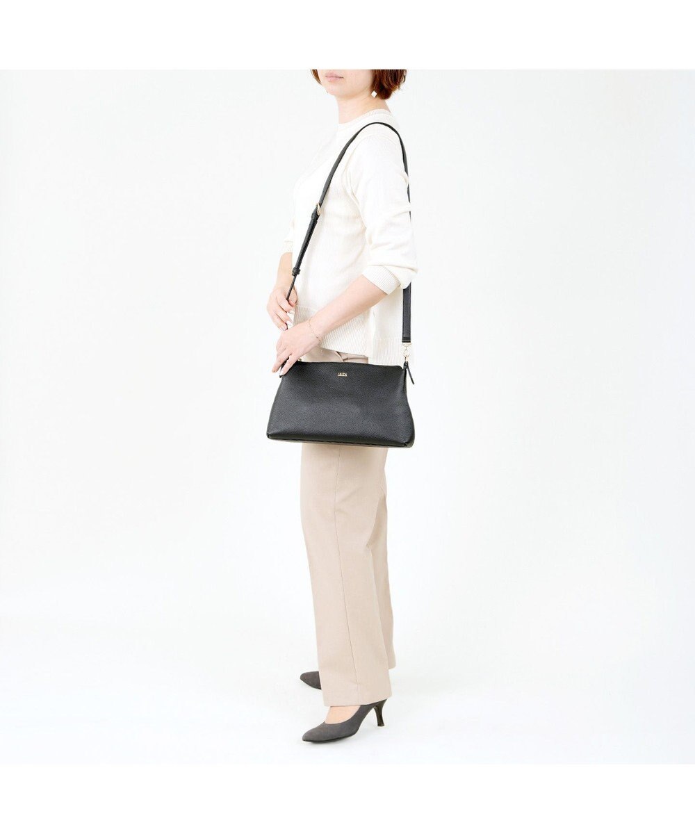 IBIZA アクセソリオ　牛革　ショルダーバッグ 