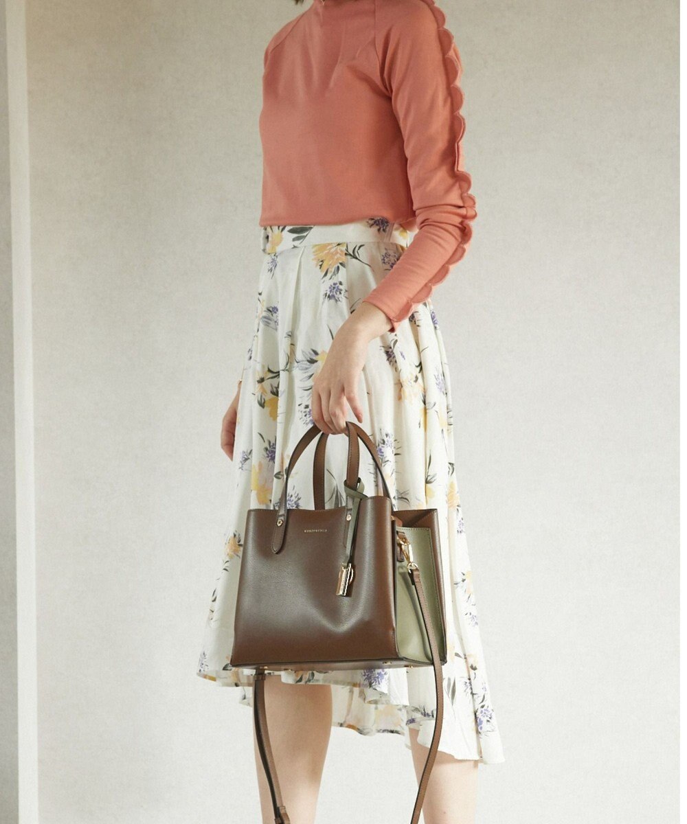 style code 【MERCURYDUO/マーキュリーデュオ】両アオリポケットサイド配色大開き開口 超軽量ハンドバッグ キーチャーム付 