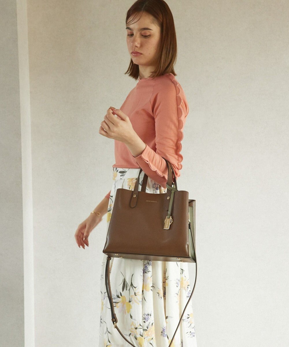 style code 【MERCURYDUO/マーキュリーデュオ】両アオリポケットサイド配色大開き開口 超軽量ハンドバッグ キーチャーム付 