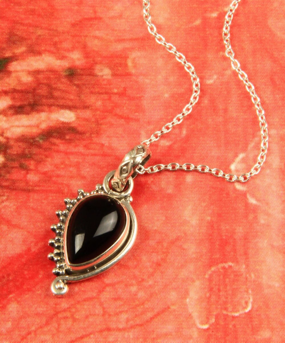 人気ブランドの 雫型ネックレス 赤 Www Anavara Com