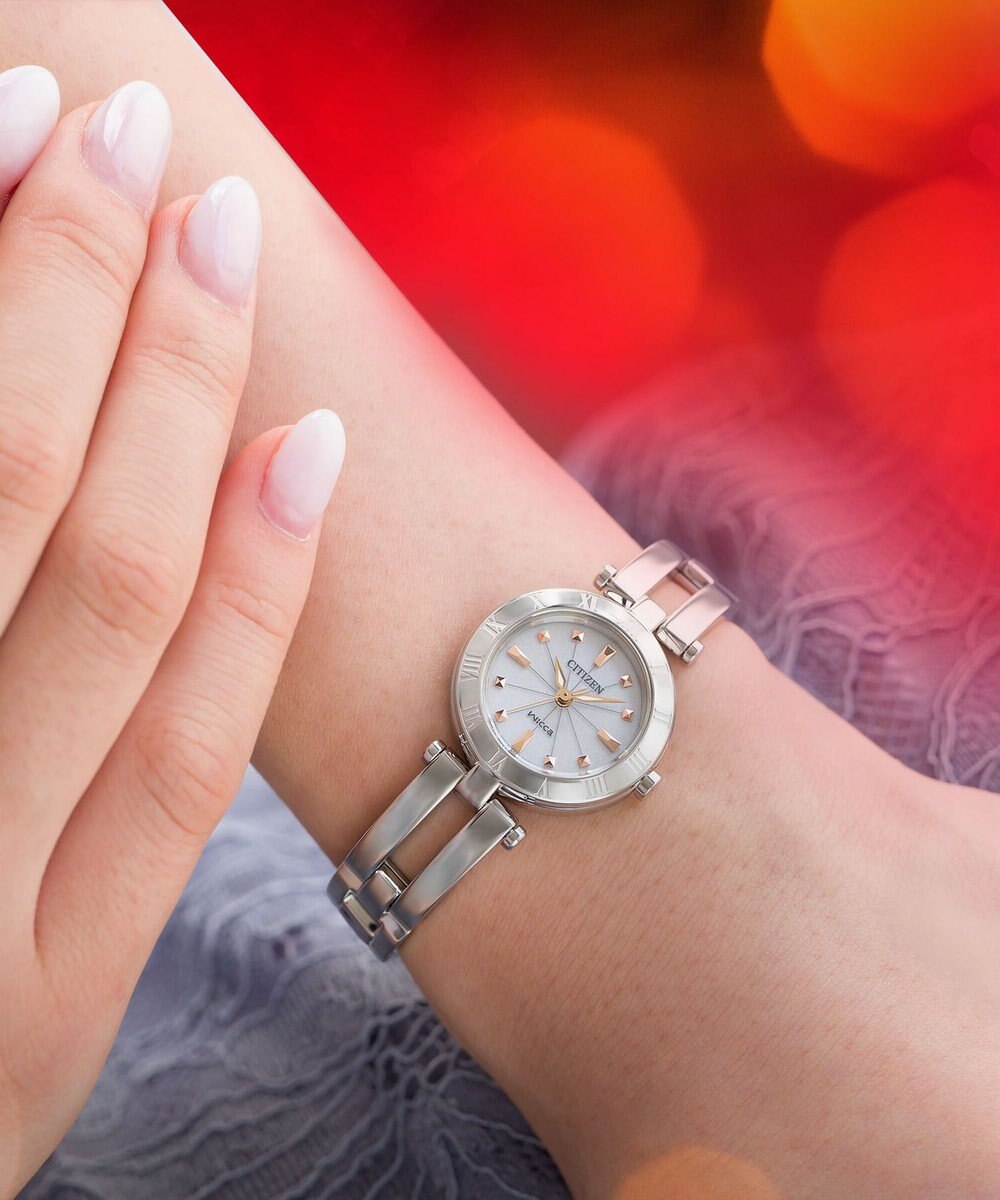 CITIZEN 【ロングセラー】大人気のハーフバングルモデル 上品な華やかさ ソーラーテック  秒針あり wicca　NA15-1572C 