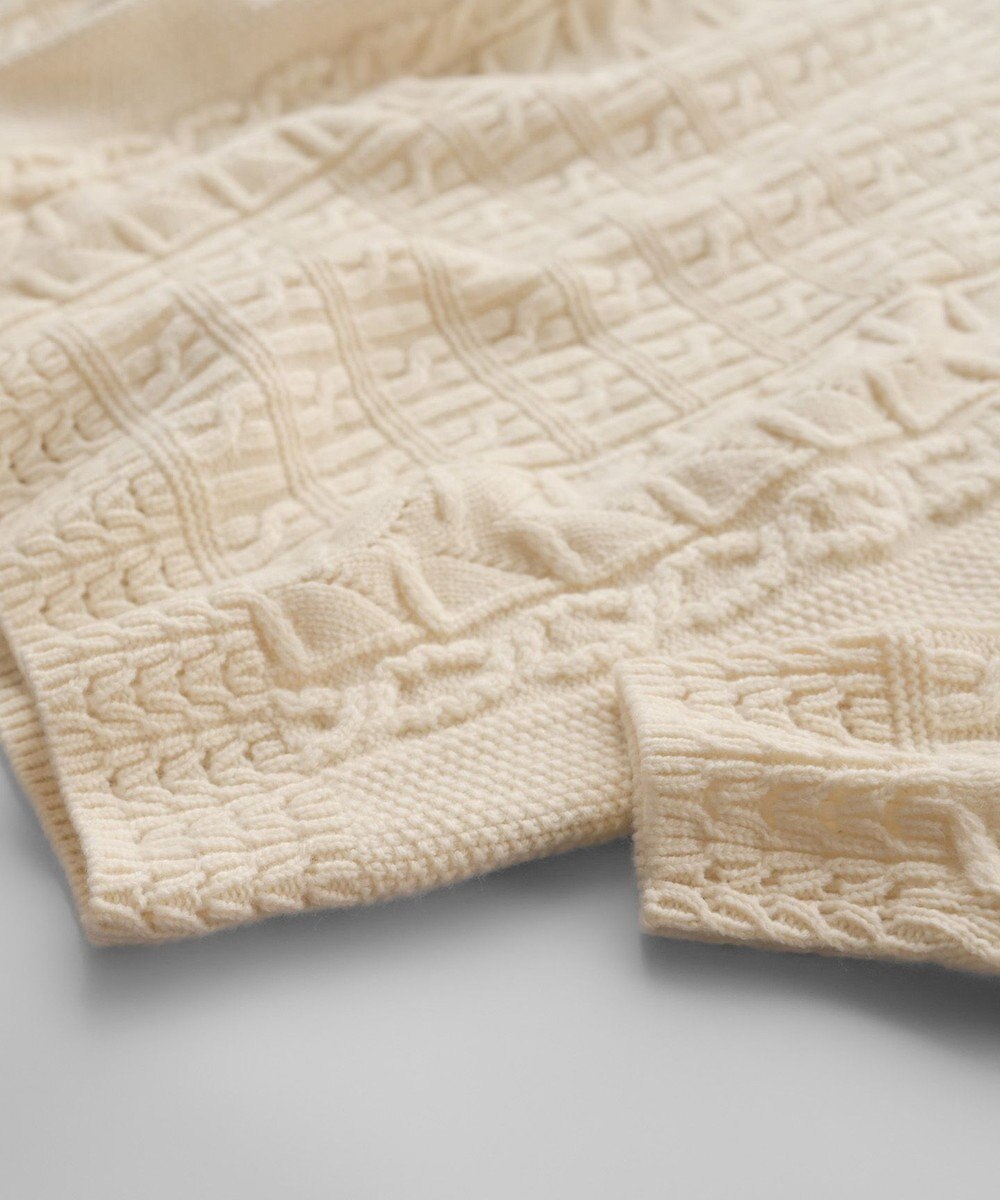 muuc 〈希少なエクストラファインラムウール〉ケーブル模様編みニットセーター 