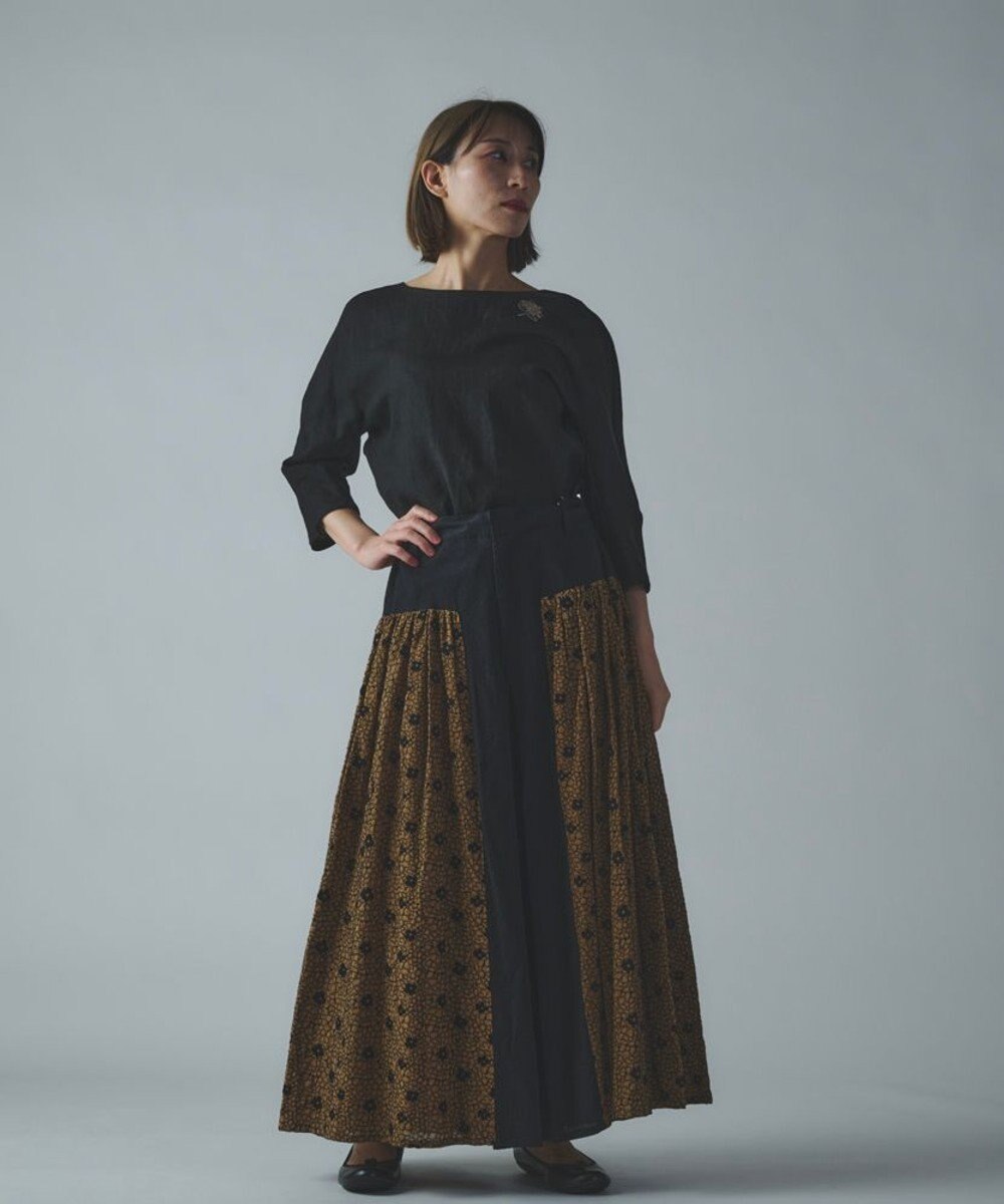 muuc 〈高品質ベルギーリネン〉〈オンオフ着られる〉花刺繍モチーフ付きリネンプルオーバー 