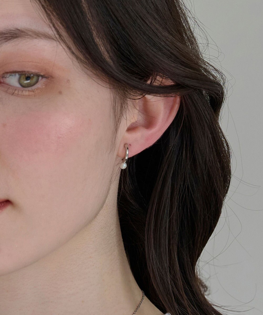 Phoebe 〈痛くないシリーズ/金属アレルギー対応〉ソロパールフープライトフィットイヤリング　シルバー/ニッケルフリー 