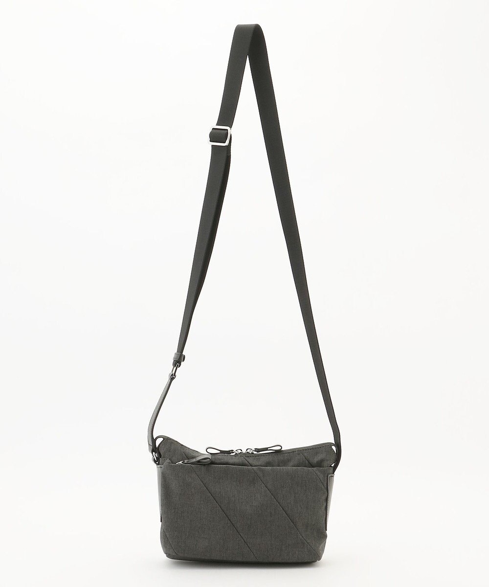 Y'SACCS ストリームラインポシェット 